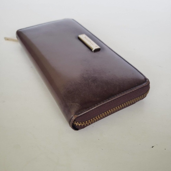 Pinky & Dianne Signature Patent Leather Zip Around Large Clutch Brown Distress - Picture 10 of 12